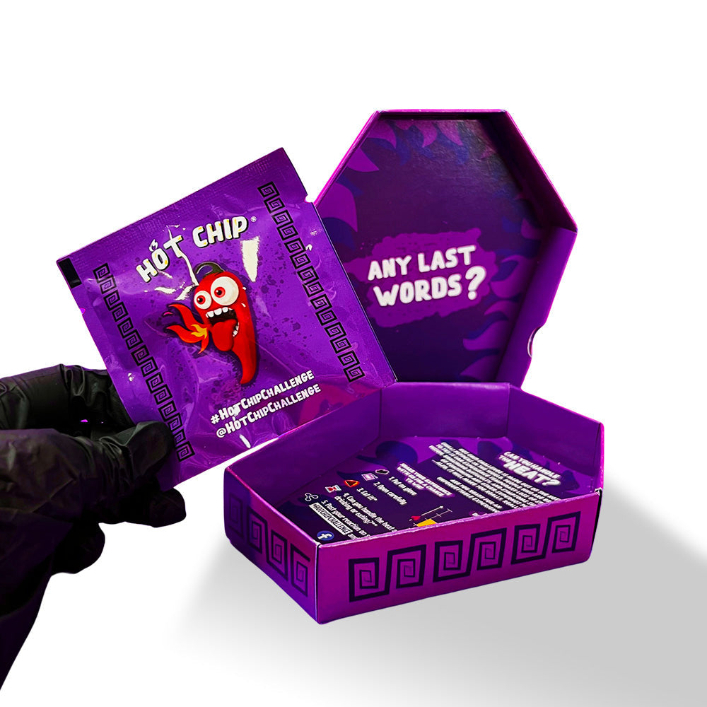 Nouveau paquet mauve de Hot Chip Challenge ouvert, le tout sur fond blanc