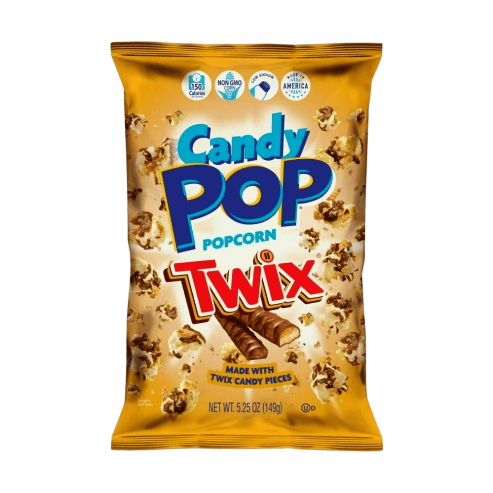 Un paquet brun et orange sur fond blanc avec plein de popcorn au chocolat et 2 barres chocolatées