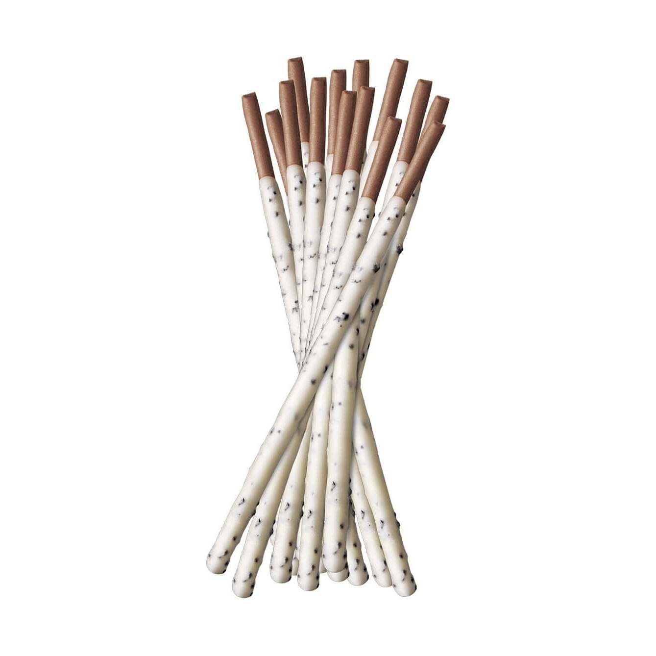 Des biscuits en bâtonnet brun enrobés de chocolat blanc avec des petits morceaux de biscuits noirs, le tout sur fond blanc