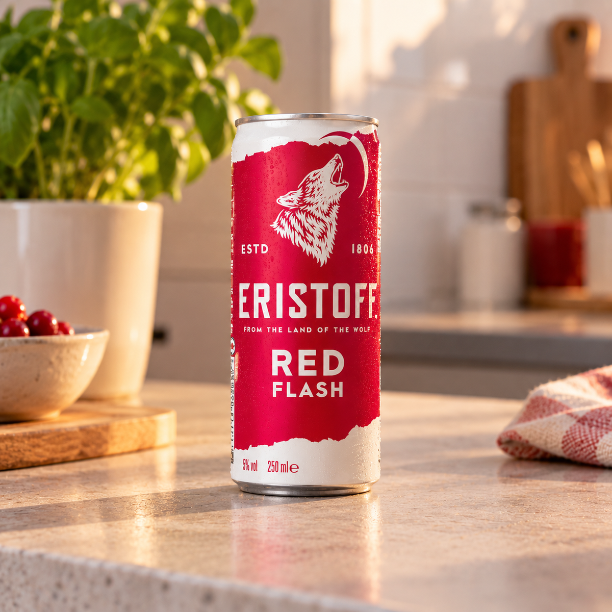 Vodka & soda Eristoff Red Flash con succo di bacche di prugnolo, 5% di alcol