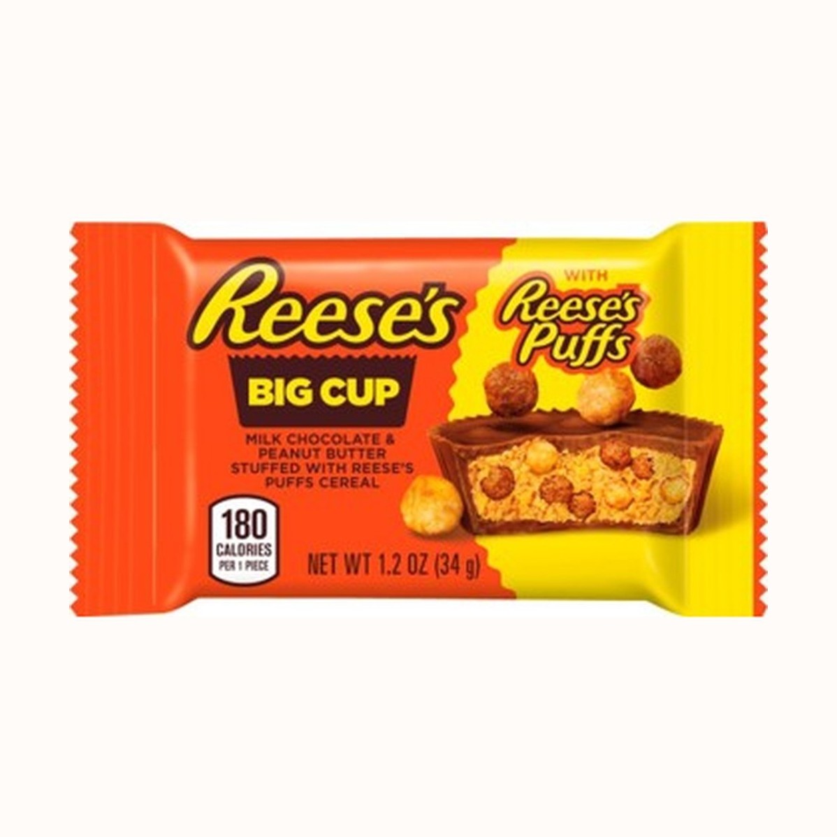 Un emballage orange sur fond blanc avec à droite un chocolat en cup qui est croqué. A l’intérieur on y voit une pâte brune claire avec des morceaux du céréales soufflés beiges et bruns