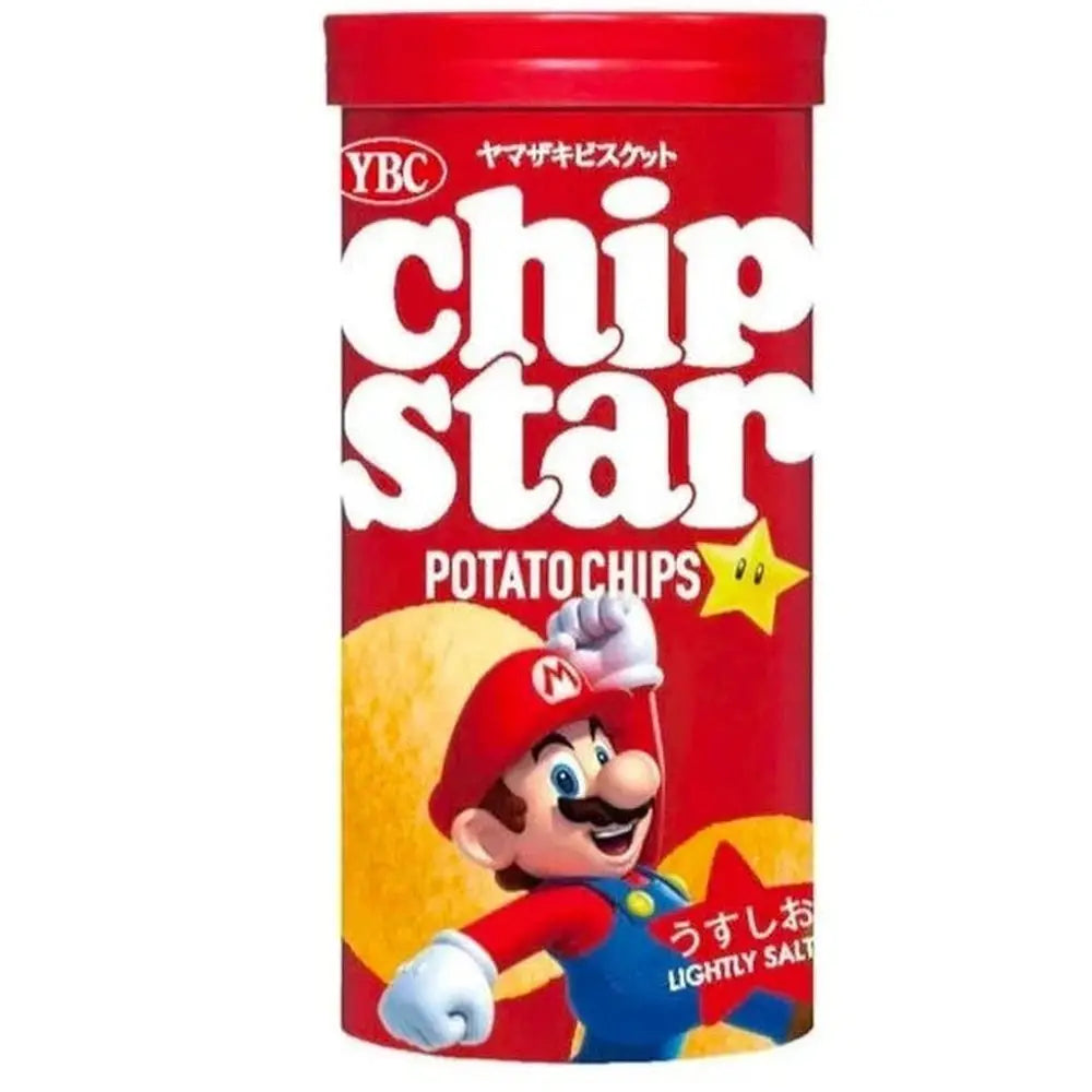 Un emballage rouge sur fond blanc avec Mario habillé de sa salopette bleu et son chapeau rouge. A l’arrière il y a une chips